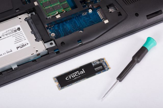 kommando Ed Indvandring How to install a Crucial SSD in a computer | Crucial IN